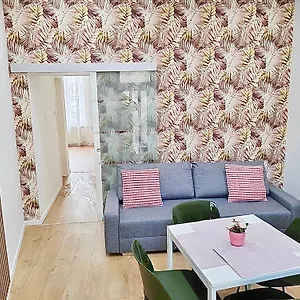 rezervați aici